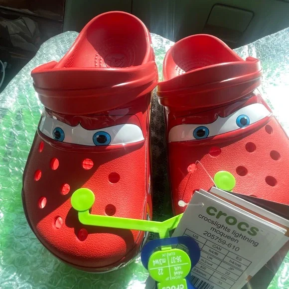 LIGHTNING MCQUEEN CROCS JUNIOR/ADULT size in mens, in  LIGHTS UP